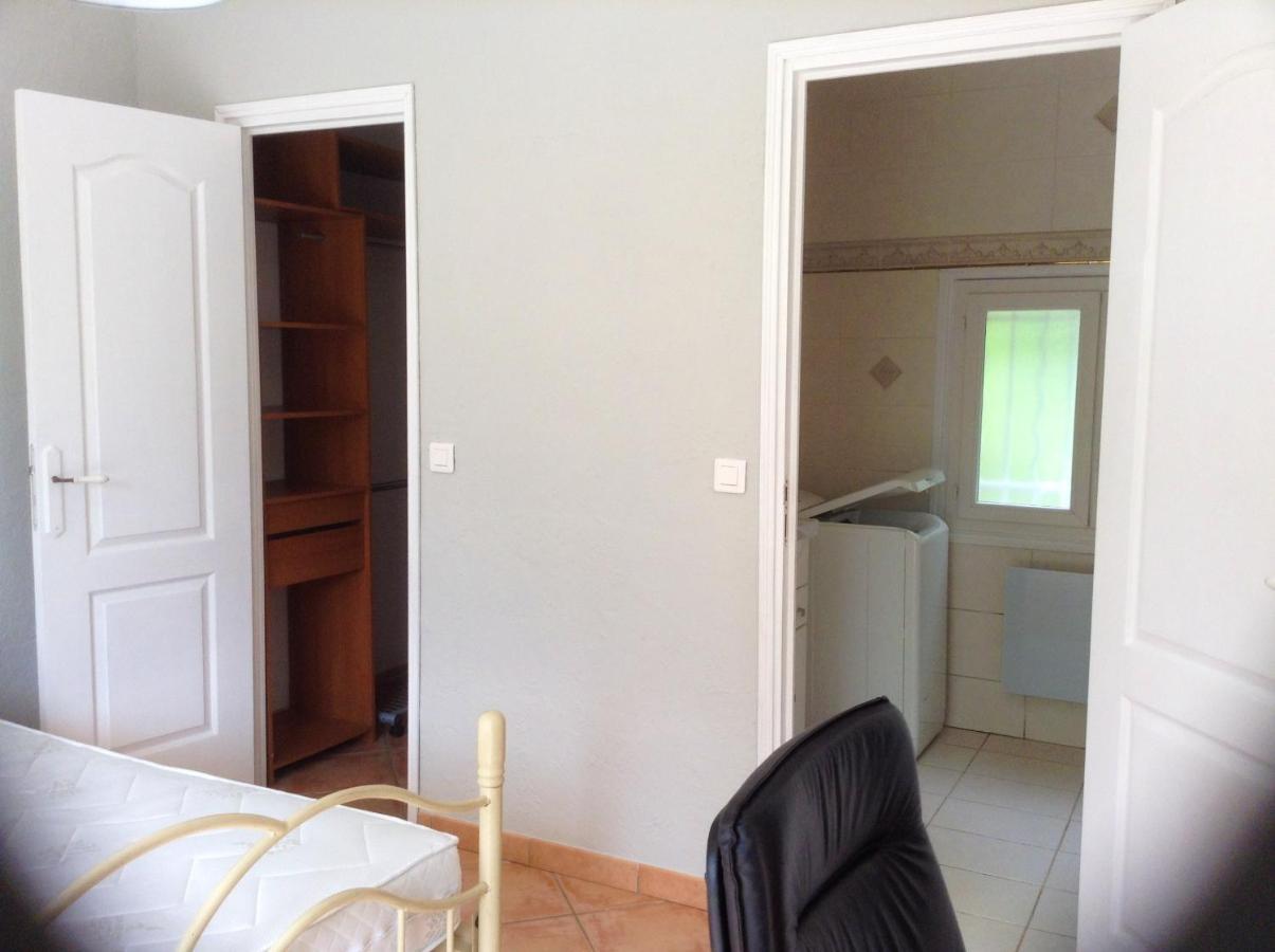Charmant Appartement A Le Muy Avec Terrasse Et Jardin Eksteriør bilde