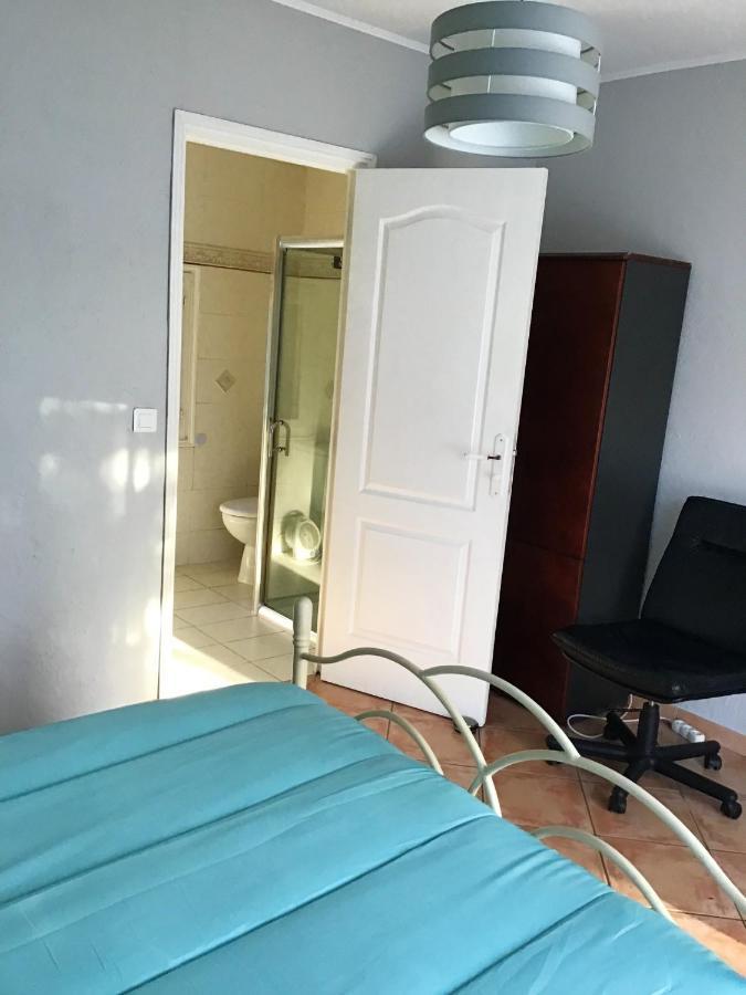 Charmant Appartement A Le Muy Avec Terrasse Et Jardin Eksteriør bilde